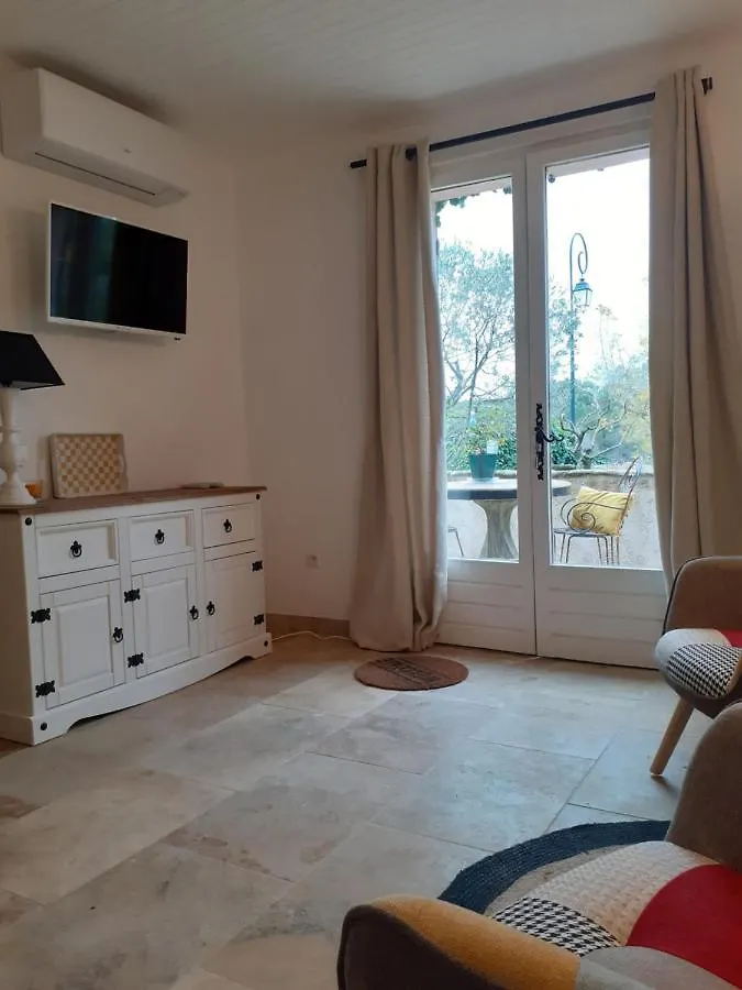 *** Frühstückspension La Sapiniere -Chambres Climatisees Buisson Frankreich