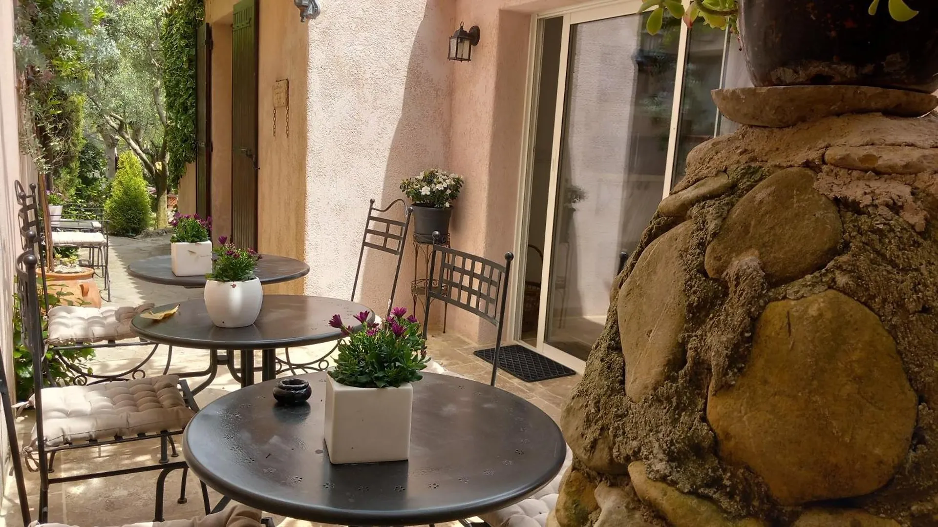 La Sapiniere -Chambres Climatisees Buisson Frankreich