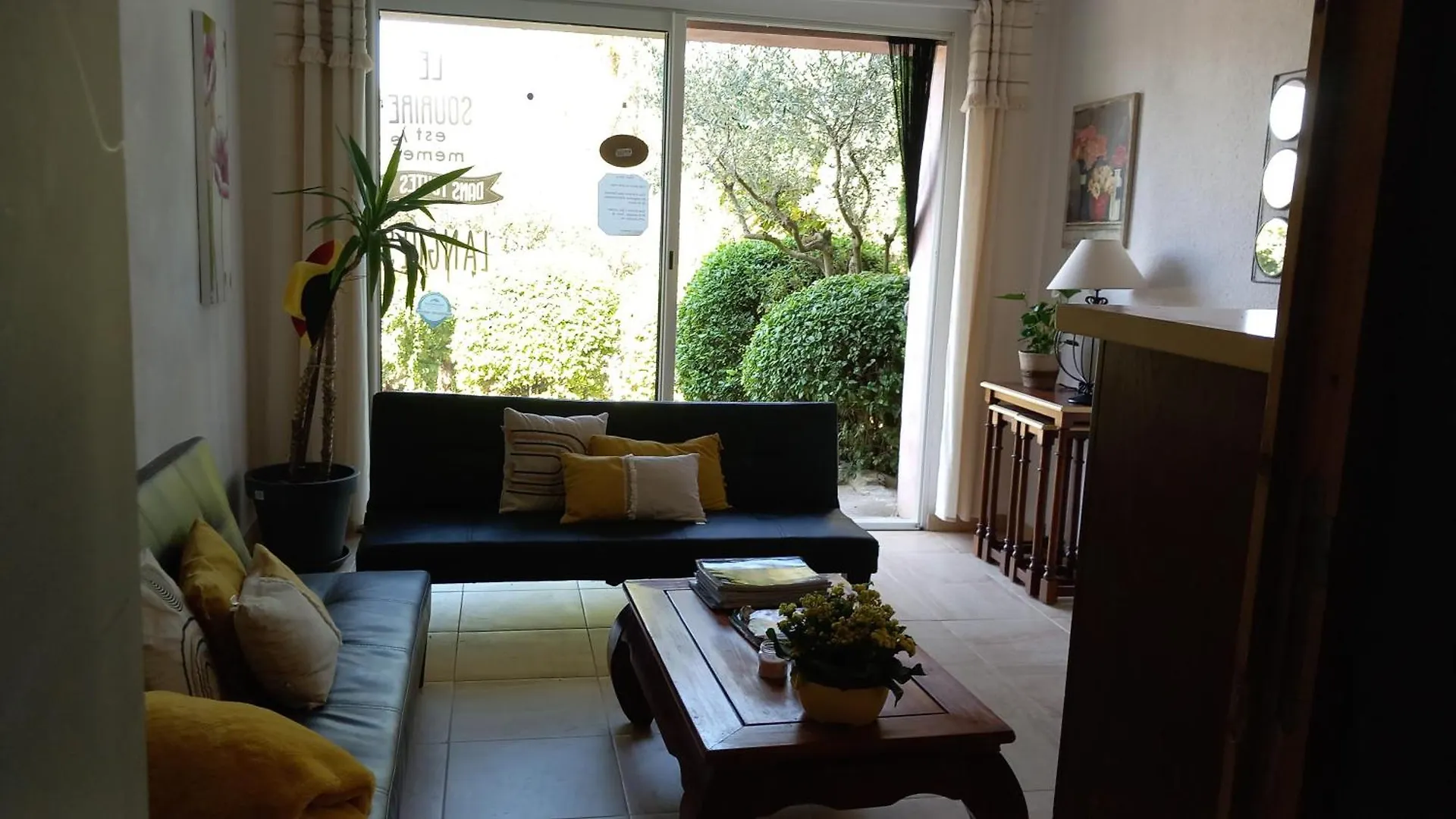 La Sapiniere -Chambres Climatisees Buisson 3*,