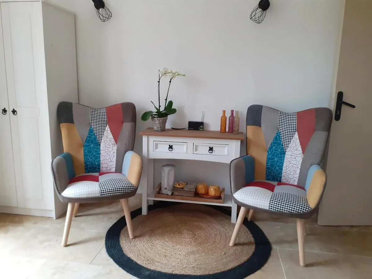 La Sapiniere -Chambres Climatisees Buisson 3*,  France